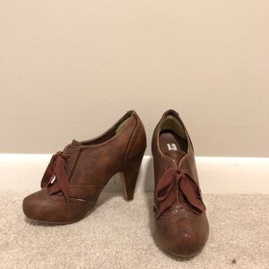 Women’s Oxford heels